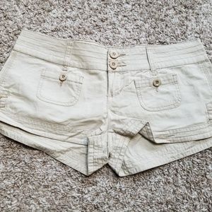 NWOT L.e.i Ashley Trouble Khaki Shorts